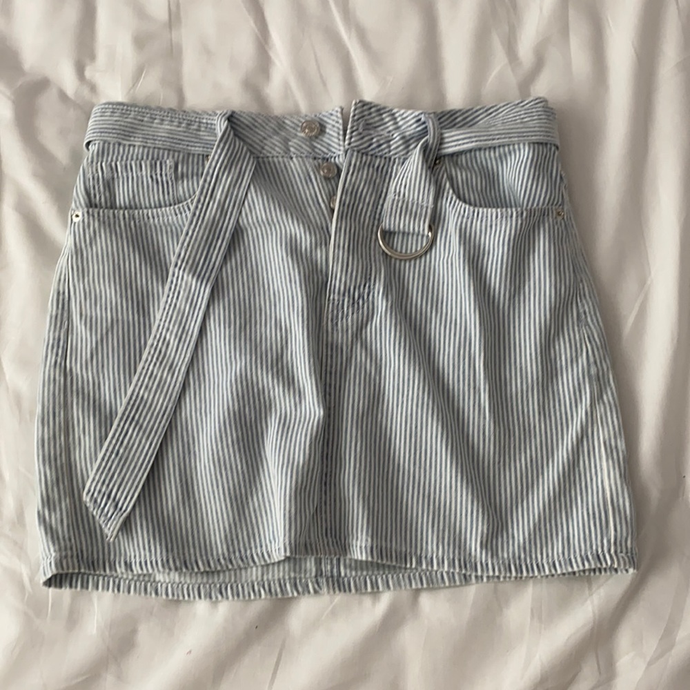 Skirt with belt